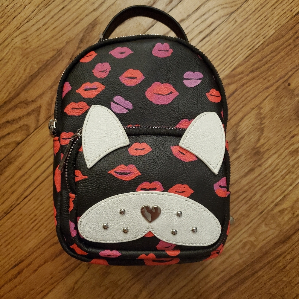 NWT Betsey Johnson “Lips/Kisses” Kitsch Dog Backpack | Puppy Love Bag | BM20740